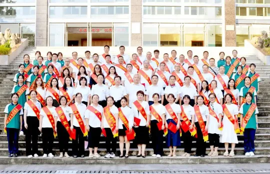 湘西州民族中学2025年招生简章(图31) 湘西州民族中学2025年招生简章(图31)